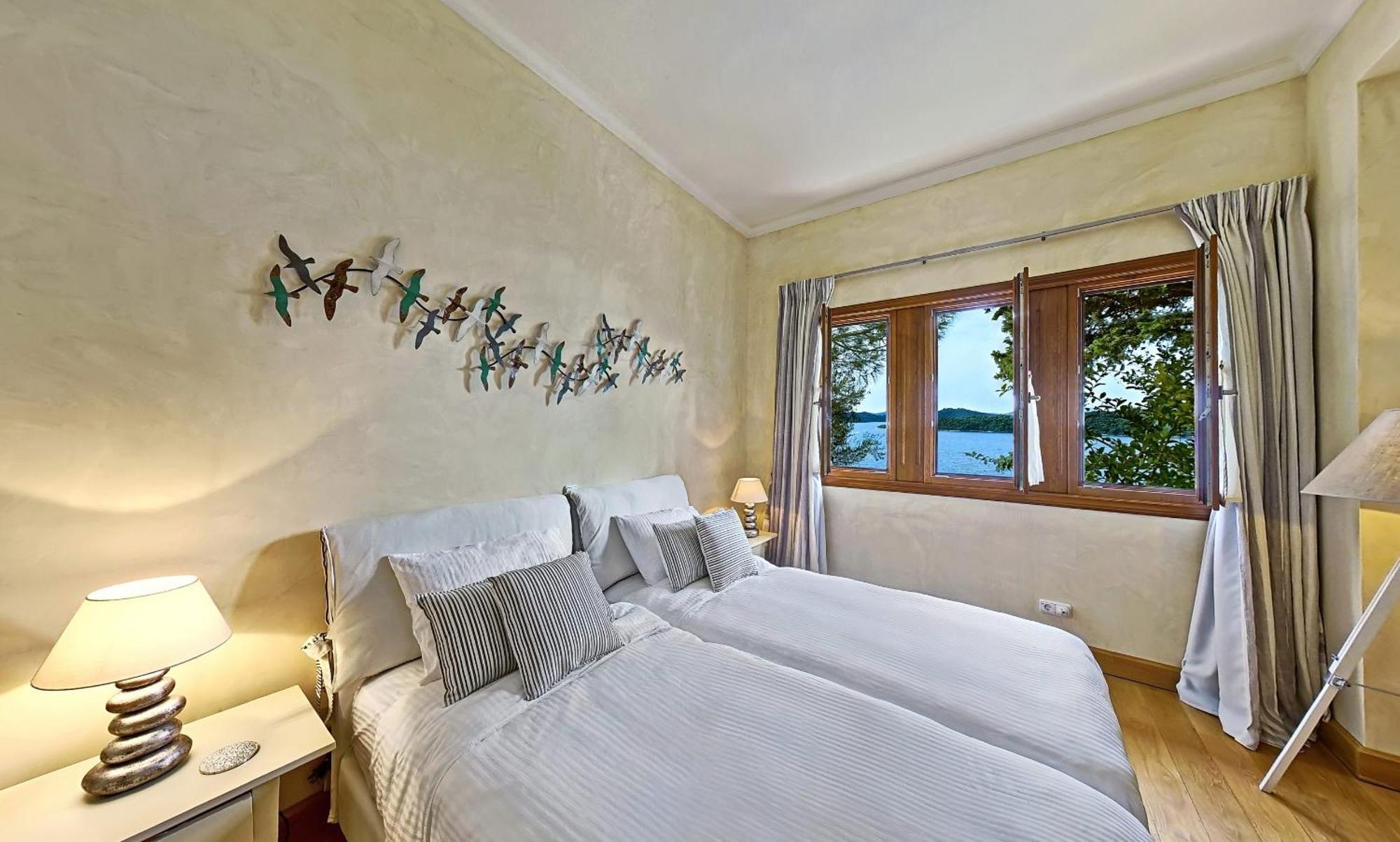 Villa Veneziano Suites & Villa ニドリ エクステリア 写真