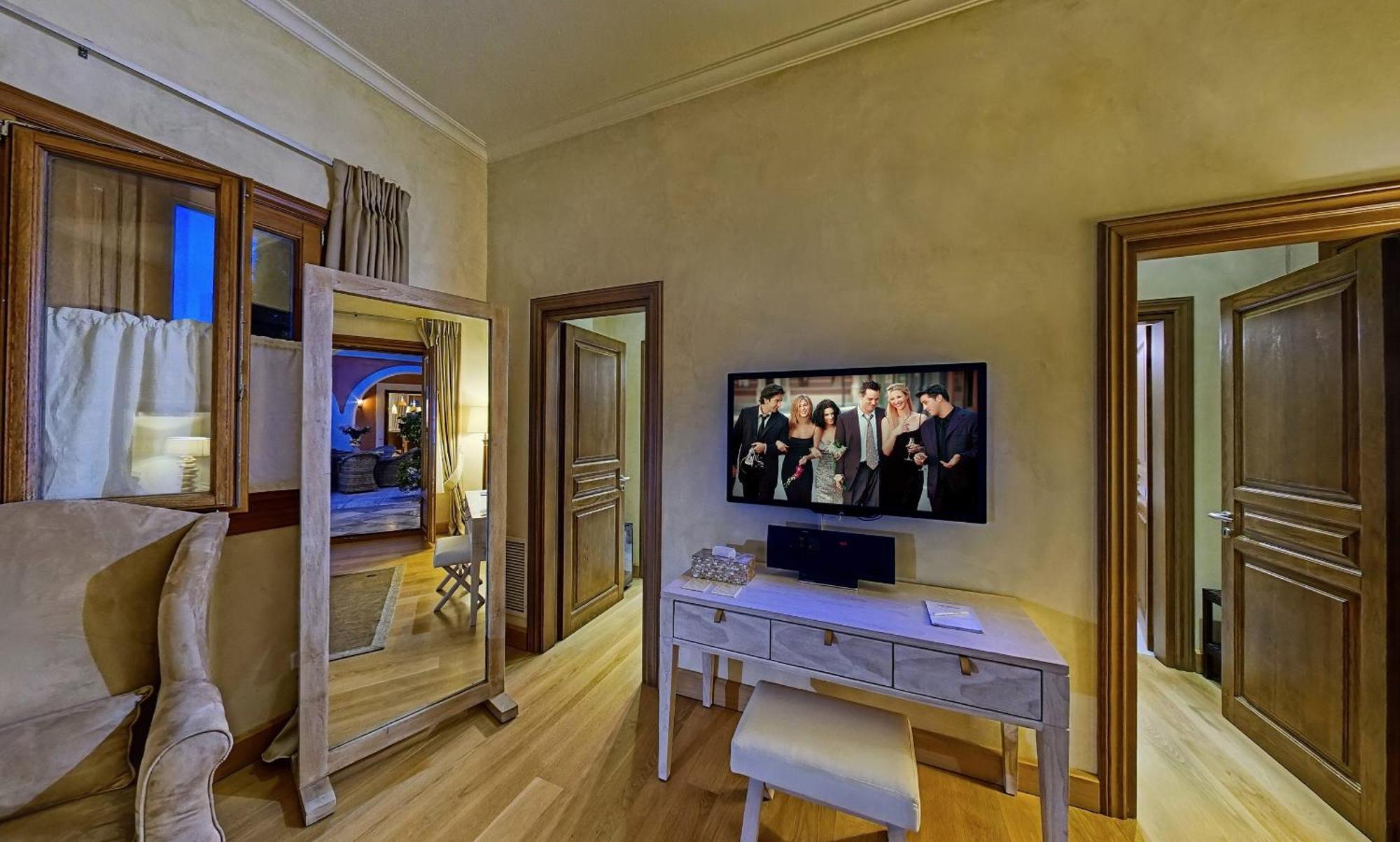 Villa Veneziano Suites & Villa ニドリ エクステリア 写真