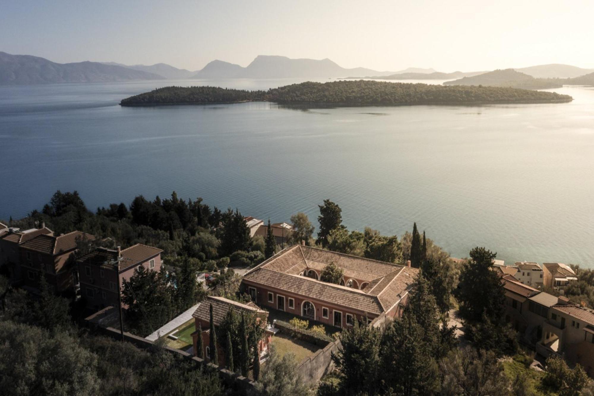 Villa Veneziano Suites & Villa ニドリ エクステリア 写真